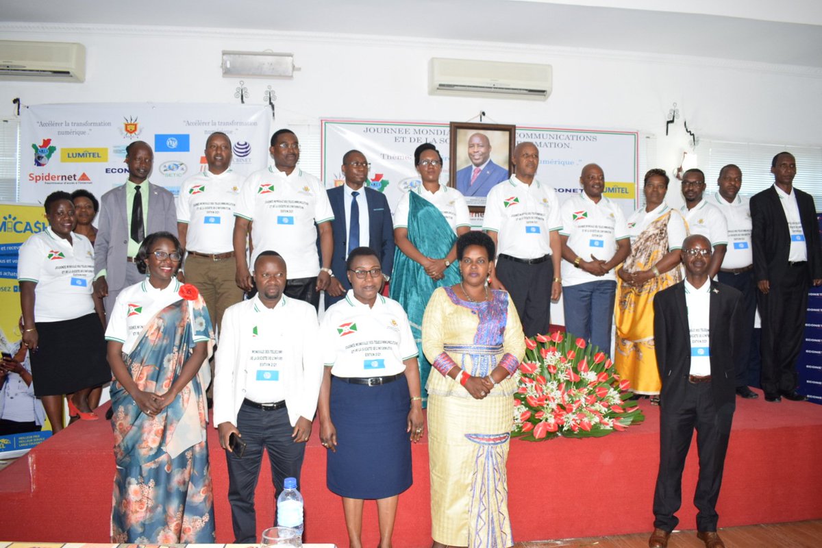 RTNBurundi's tweet photo. #JMTSI Le Vice-Président de la République Prosper Bazombanza remercie les investisseurs privés qui ont fort contribué au développement du pays et à la réduction du taux de chômage des jeunes. https://t.co/OY4qxeW590