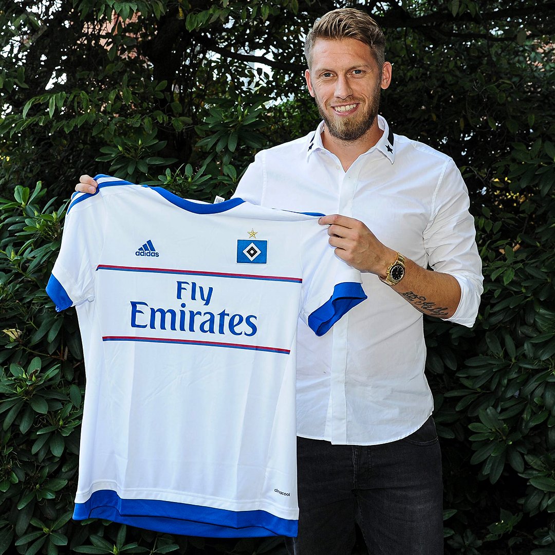 HSV's tweet photo. Heute müssen wir uns von einem Spieler verabschieden, der die Raute im Herzen trägt: Lieber Aaron, vielen Dank für 6 Jahre, 153 Pflichtspiele, 26 Tore, 18 Assists und deinen unermüdlichen Einsatz für den HSV 🔷

Es war uns eine Ehre! 
Mach's gut! 🤜🤛

#nurderHSV https://t.co/1x0qSwyfuz