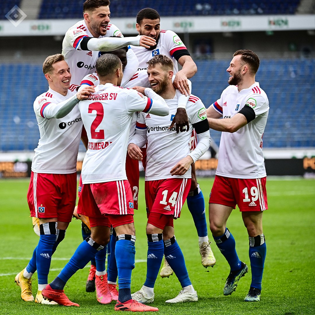 HSV's tweet photo. Heute müssen wir uns von einem Spieler verabschieden, der die Raute im Herzen trägt: Lieber Aaron, vielen Dank für 6 Jahre, 153 Pflichtspiele, 26 Tore, 18 Assists und deinen unermüdlichen Einsatz für den HSV 🔷

Es war uns eine Ehre! 
Mach's gut! 🤜🤛

#nurderHSV https://t.co/1x0qSwyfuz