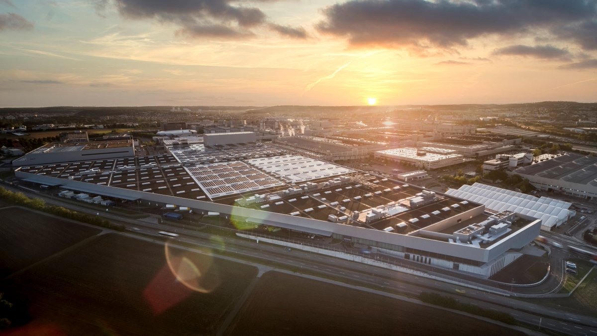 DaimlerTruck's tweet photo. #Factory56 is a zero-carbon factory and produces CO₂-neutrally. A photovoltaic system supplies the plant with self-generated green electricity - and feeds stationary energy storage from #MercedesBenz Energy GmbH based on automotive battery systems. #F56 #MercedesEQ https://t.co/D7KN5cYFxr