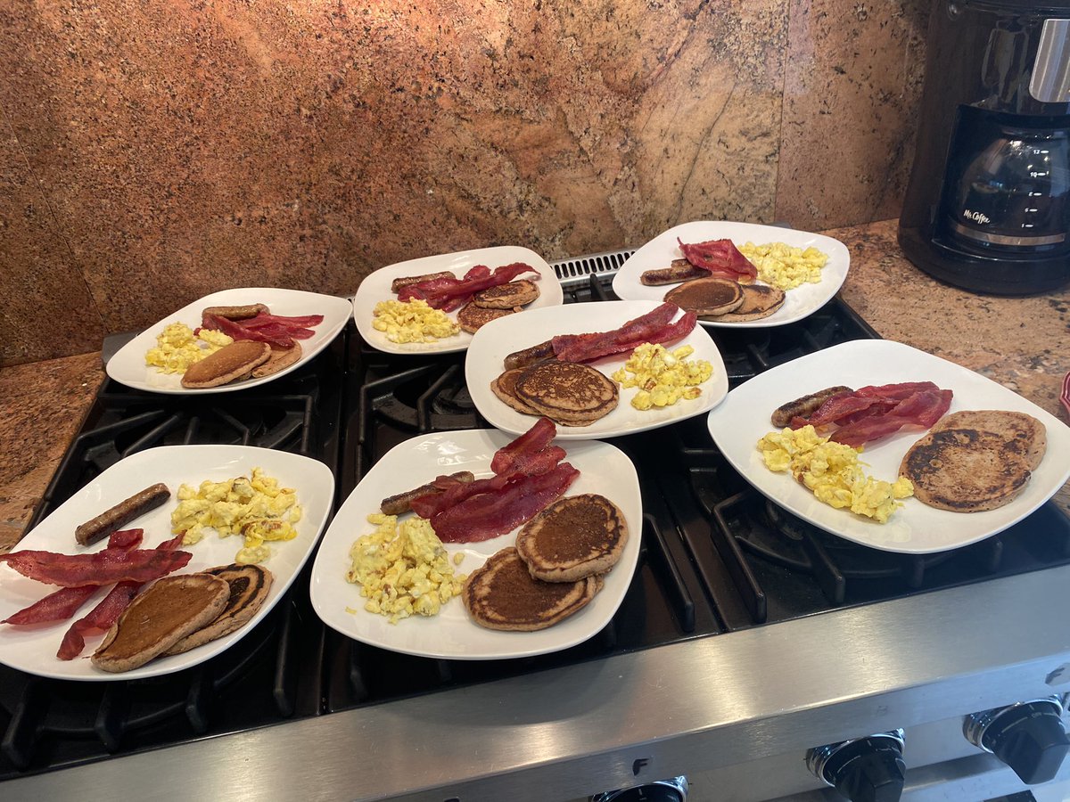 BritneeBLove's tweet photo. Pumpkin 🎃 Cinnamon pancakes 🥞 turkey 🦃 bacon 🥓 sausage 🐖 and buttery scrambled eggs 🍳 https://t.co/aH9cBnYQOg