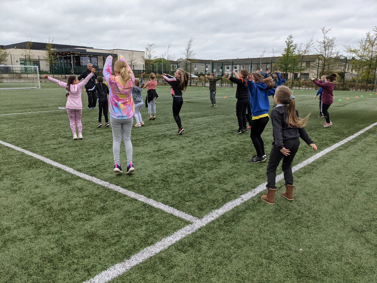 MissMcCulloch2's tweet photo. Today we had the 1st of 5 sessions of cricket with Tariq. We had great fun! @CricketScotland @Chance2Shine https://t.co/ODaDawjJEN