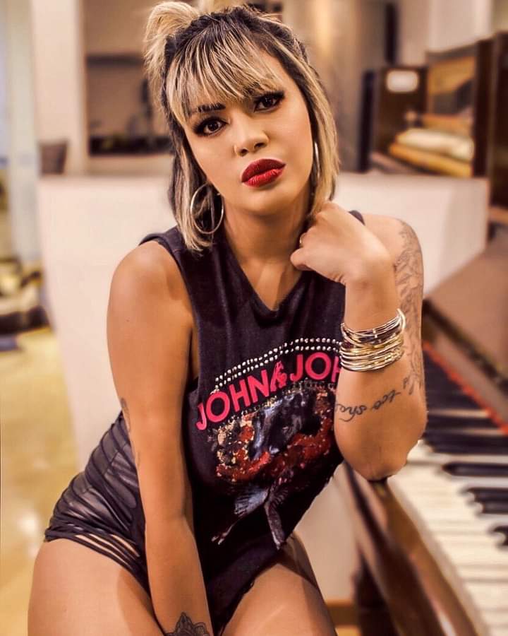 vanessahariel's tweet photo. “Se você não é feliz com tudo que já tem, não será feliz com tudo que te falta..”
 #music #singer #cantorapop #pianopic #vanessahariel #hariel 
https://t.co/qNalEBII97 https://t.co/RqyW5pR4EM