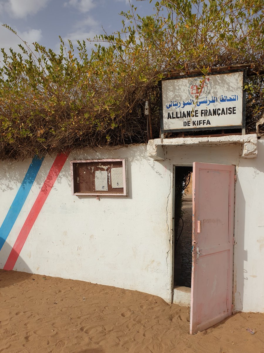 AmauryRostain's tweet photo. Visite à l'école nationale des sous-officiers d'active de #Kiffa🇲🇷afin d'étudier les pistes de coopération pour la formation des cadres des #FARIM en partenariat avec l’Alliance Française ��🇷
Merci à l'équipe de commandement pour son accueil.
@CoopSecuDefense @FranceenRIM https://t.co/v2Zj6lxtm6