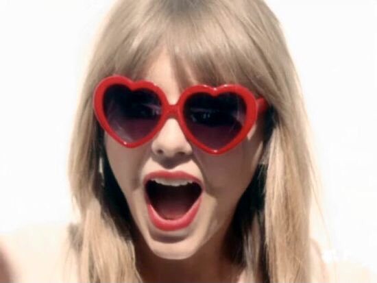 perrysbooty's tweet photo. katy perry as taylor swift; a thread https://t.co/HPvPjuxjGi