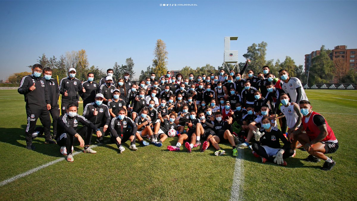 ColoColoFem's tweet photo. Gran entrenamiento hoy ⚪⚫🤟🏼

¡Todos somos Colo-Colo! 

#VamosColoColo 🤟🏼 https://t.co/0Q2FxmcMei