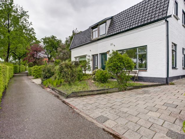 🏠 HUIS TE KOOP! Kerkpad ZZ 150 in Soest!

Een charmante twee-onder-één kap woning 130 m², gelegen op het rustieke, zeer geliefde Kerkpad. ow.ly/zA0K50EWT7Y

Neem contact op met Manon Raatjes onze makelaar in Soest en Baarn. ow.ly/Snio50EWT7X

#Makelaar #Soest #Baarn