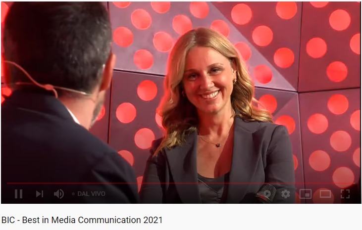 EikonSC's tweet photo. A @simona_gelpi, Head of Group Corporate Communication di #Autogrill consegnata la certificazione Best in Media Communication #BIC21!
Complimenti!
#BIC #MisurareLaComunicazione https://t.co/DS4BWTHqgo