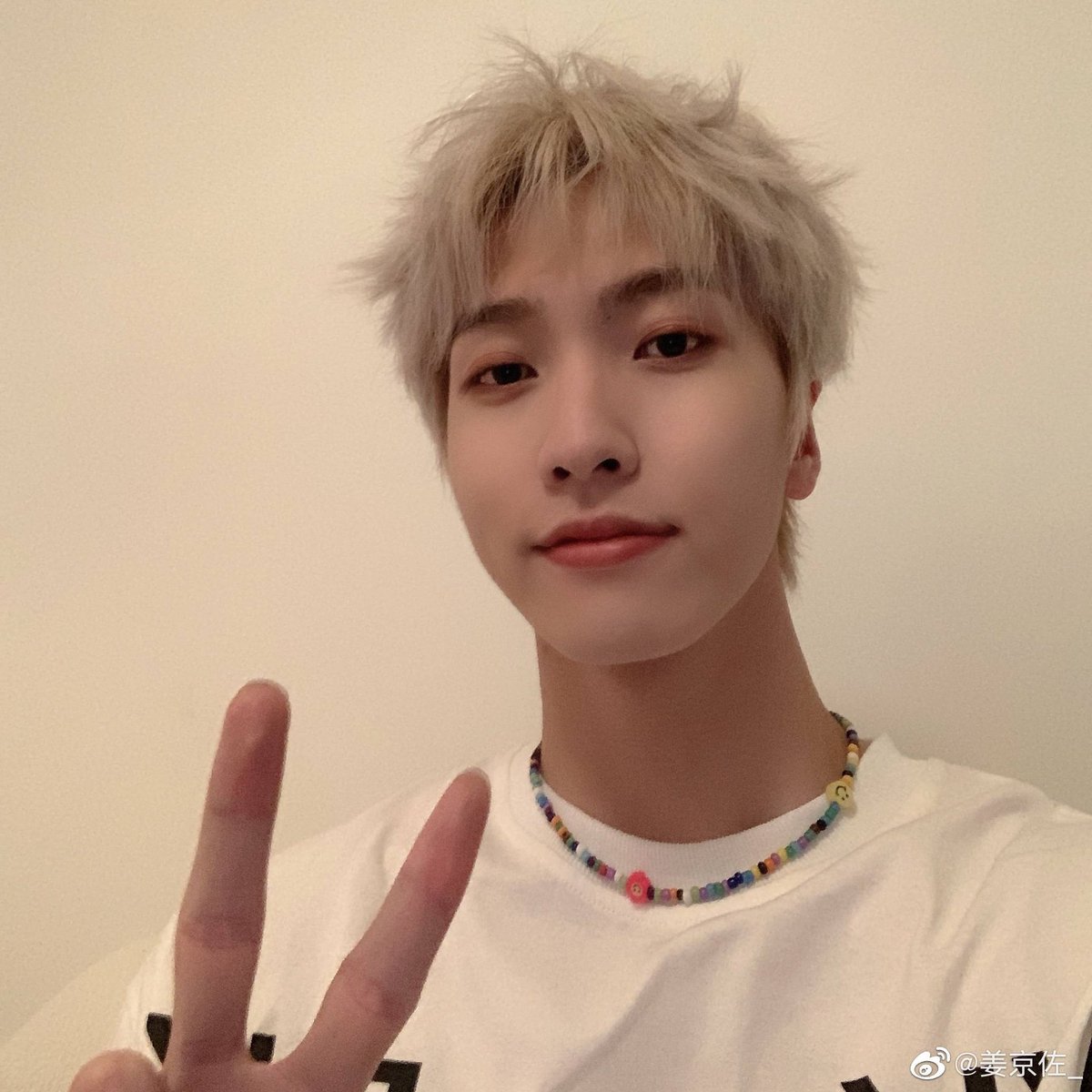 SweetsJiang's tweet photo. Good morning 😭 I missed his live stream (I wasn’t going to sleep, but ending up dozing off 🥲). Going to watch the replay https://t.co/IIXxviExM3