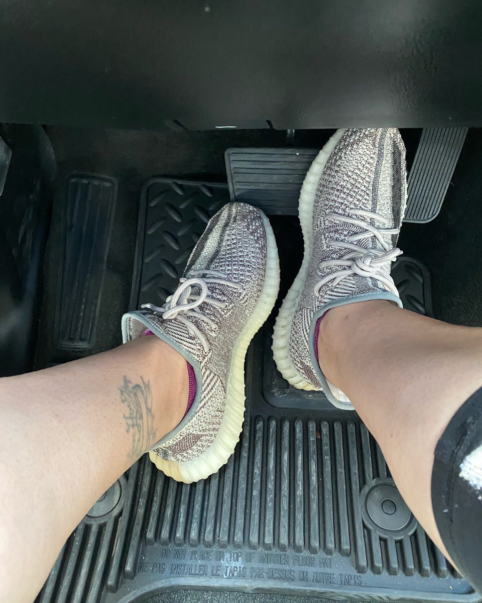 Jjocelyn11s's tweet photo. Sweaty 🥵 and stinky yeezys.. they make my feet really sweaty! #Size11s #FeetFromHeaven #JuicyJocelyn #FootLove #SexyToes #FootBeauty #FootPorn #FootGoddess #FootQueen #LatinaQueen #ThickThighs #VegasModel #BigFeetGagging #HighArchedFeet #FootPumping #Dangling #BigFootFantasy https://t.co/VHYdrha5D8