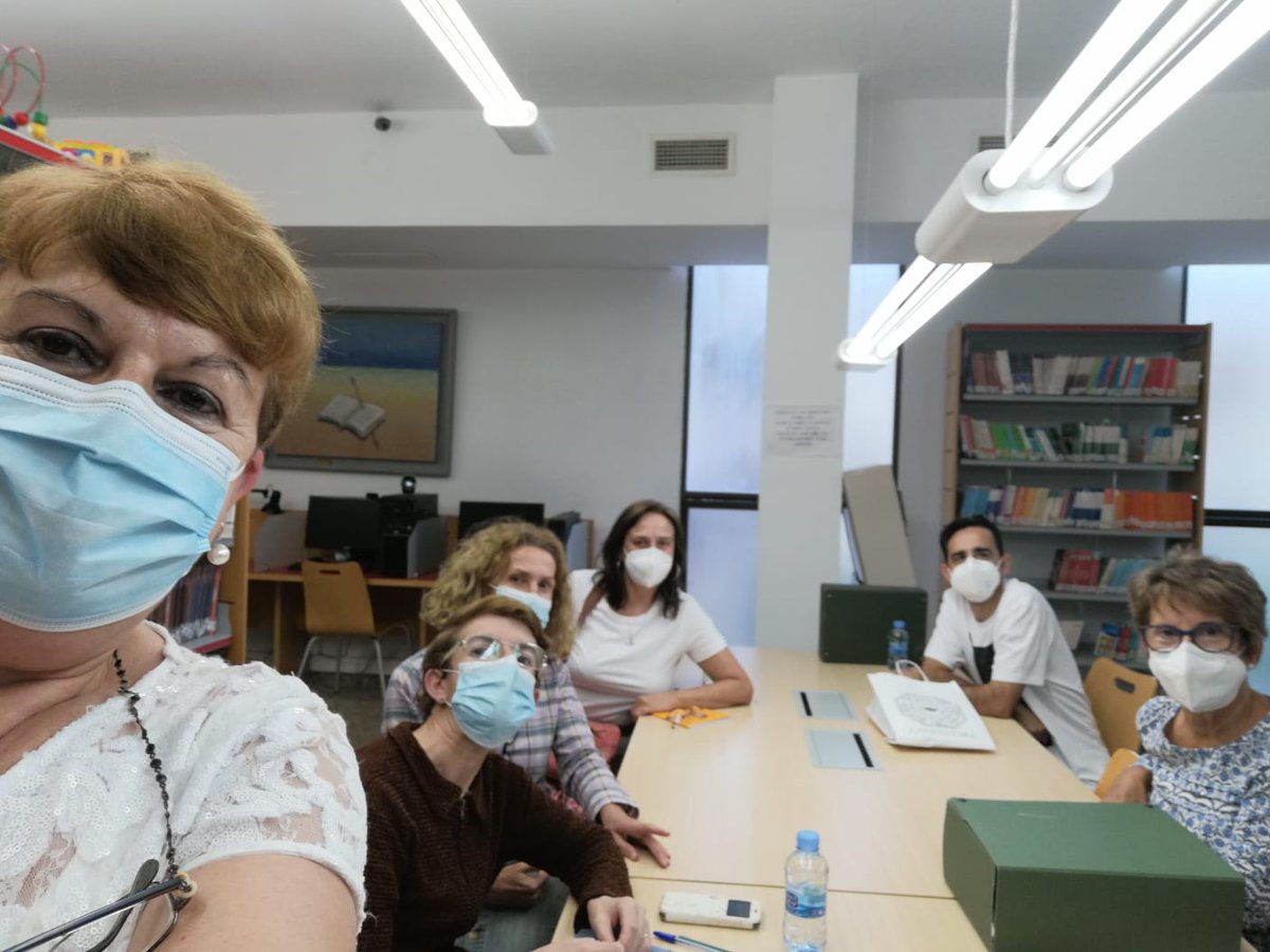 Ganadores del #ConcursoDeRelatoCortoOchavada en la categoria de primaria: Gracia Amparo Rosas Jiménez, Pablo Pachón, Pablo Nuevo. Felicidades desde la #Biblioteca de #Archidona.
@AlasdePapelAtq