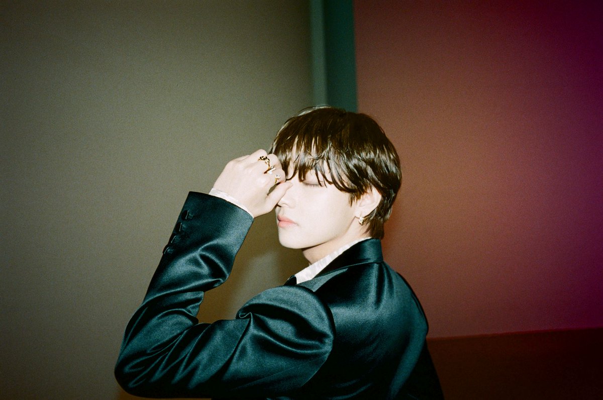 _Army19_'s tweet photo. He is just damn hot 🤒🥵💜
#방탄소년단 #KimTaehyung #INSTAGRAMKINGV https://t.co/KGOnlM87cI