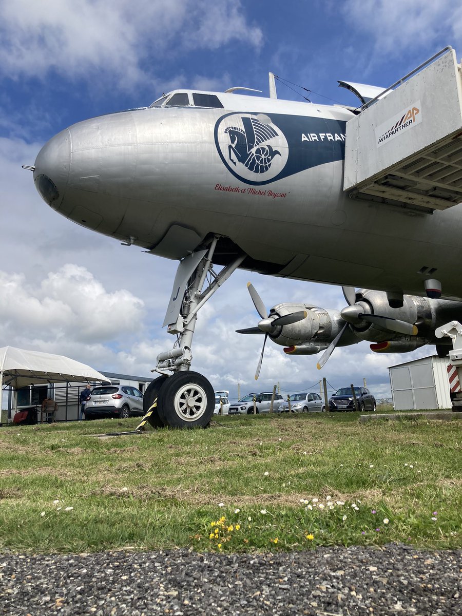 FanaAviationMag's tweet photo. #mythique Visite du Super Constellation préservé par l’association @FBGNJ à Nantes.   Une belle rencontre très bientôt dans le Fana 😃 #avgeeks #aviation https://t.co/CY3yJOAsZq
