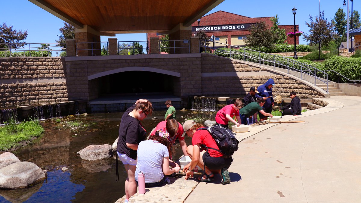 dbqschools's tweet photo. Yesterday @tjmsdbq 7th graders trekked over to the Bee Branch to experience the wonders of our local ecosystem and learn about the impact of various pollutants from community experts. https://t.co/3EyleUWQ2H