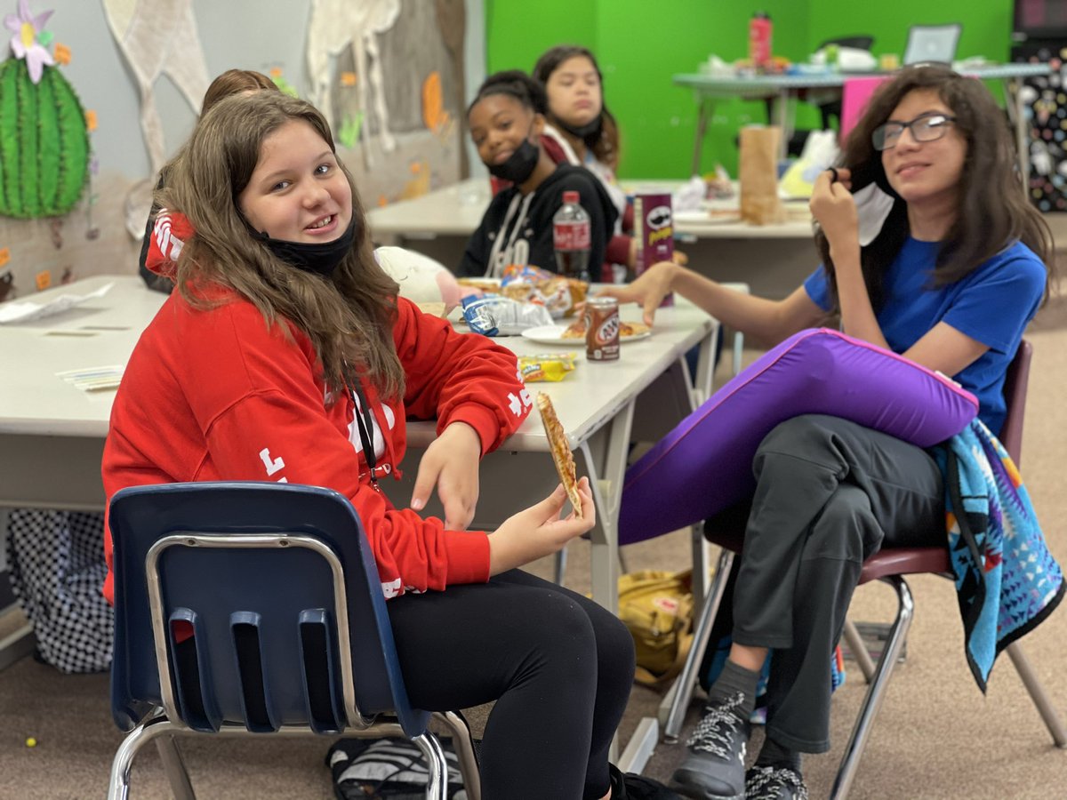 cassierosenix's tweet photo. Lunch is a pizza party 🎉 
Special thanks to the Soptics for providing our pizza 😍

#TMStrength #turner202strong https://t.co/uzzexh7Vy3