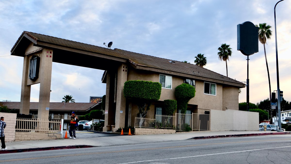 SaulGonzalezCA's tweet image. Can California solve its homelessness crisis by turning old motels into long-term housing for the homeless? 

Today on @KCRW Greater L.A., I talk to @RadioChio about the potential of  Project Homekey and we meet some of the people it&apos;s supposed to help. #ProjectHomekey