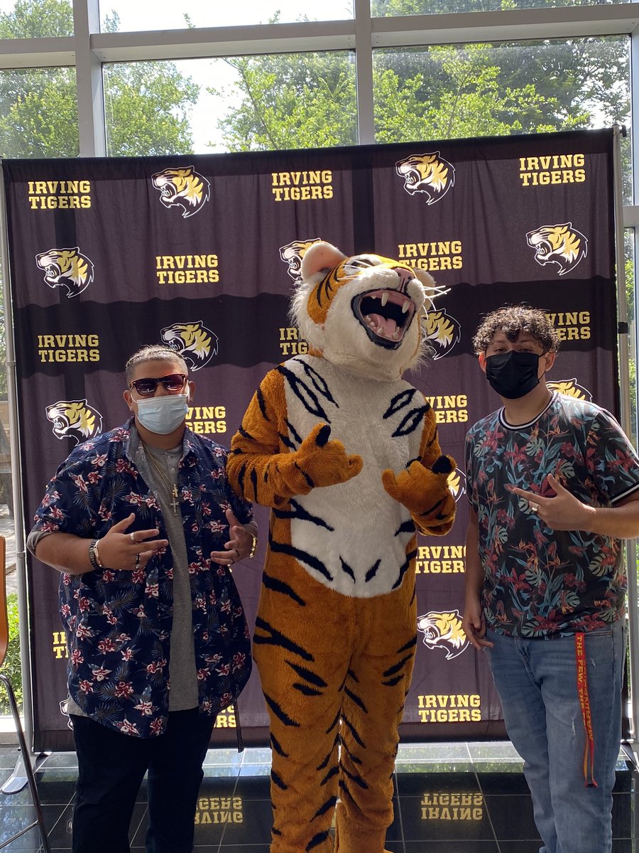LLucey11's tweet photo. Big Irv is celebrating the end of the @irvinghigh 2020-21 school year! @iisdCTE @IHSclass2021 https://t.co/JBLALYbYhJ