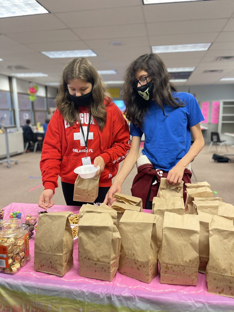 cassierosenix's tweet photo. Last day of school part 1:
Hourly raffles
Popcorn bar with mix ins 
Raya and the Last Dragon 

#TMStrength #turner202strong @MrsBrantley17 https://t.co/0iOMqgIGGl