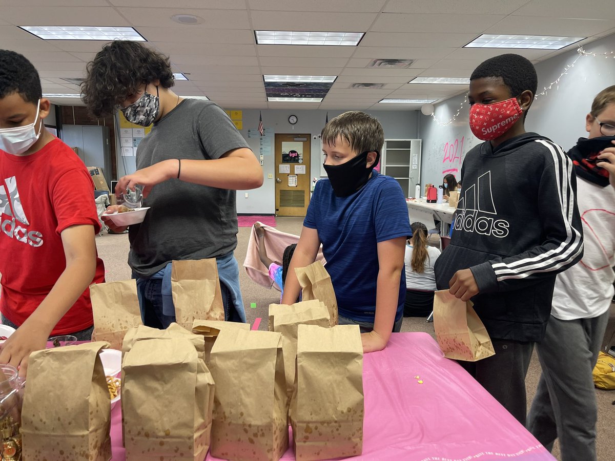 cassierosenix's tweet photo. Last day of school part 1:
Hourly raffles
Popcorn bar with mix ins 
Raya and the Last Dragon 

#TMStrength #turner202strong @MrsBrantley17 https://t.co/0iOMqgIGGl