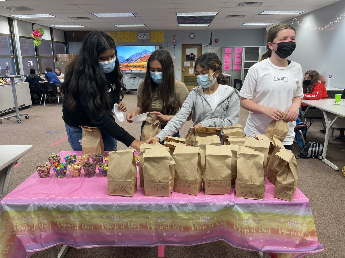 cassierosenix's tweet photo. Last day of school part 1:
Hourly raffles
Popcorn bar with mix ins 
Raya and the Last Dragon 

#TMStrength #turner202strong @MrsBrantley17 https://t.co/0iOMqgIGGl