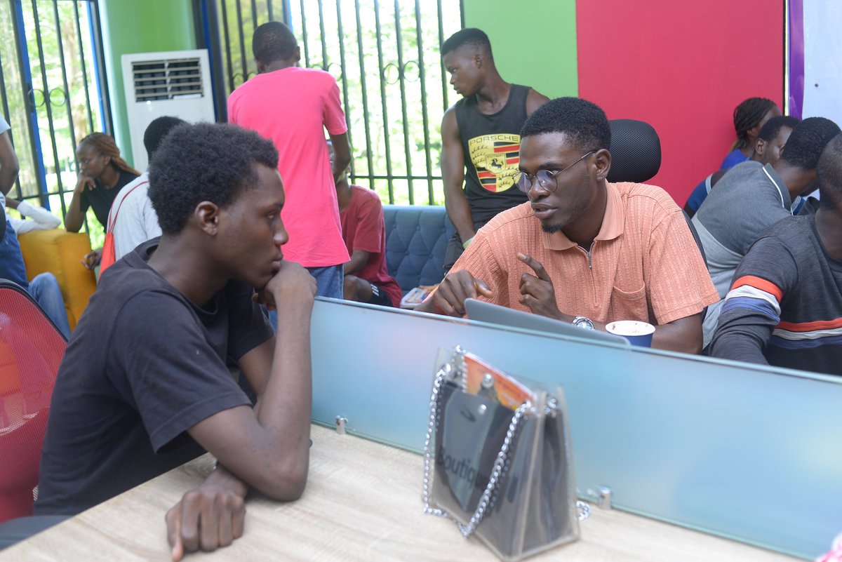 ogunrantimoses's tweet photo. HackMay is the first Product Hackathon in the city of Akure.
Not so easy to find young people rooting to build and launch MVPs in 48 hours! 🤸♂️
Great products coming from the eco...
🤗
#hackmay #akureproducthack #startupSUC #product https://t.co/xjJMLNZIVi