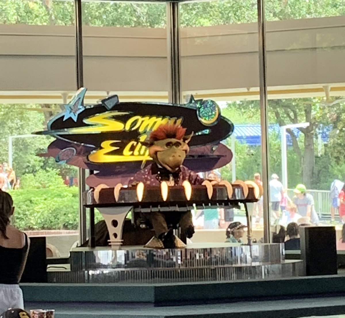 HarryStark2's tweet photo. Back at Magic Kingdom and hanging out with my favorite. Sonny Eclipse. He is always awesome. @ImSonnyEclipse https://t.co/ax2p0bqpyo