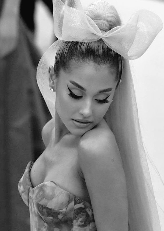 gngrory's tweet photo. ariana grande in vera wang is everything https://t.co/31ye0lVIzF