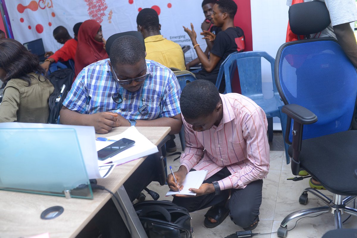 ogunrantimoses's tweet photo. HackMay is the first Product Hackathon in the city of Akure.
Not so easy to find young people rooting to build and launch MVPs in 48 hours! 🤸♂️
Great products coming from the eco...
🤗
#hackmay #akureproducthack #startupSUC #product https://t.co/xjJMLNZIVi