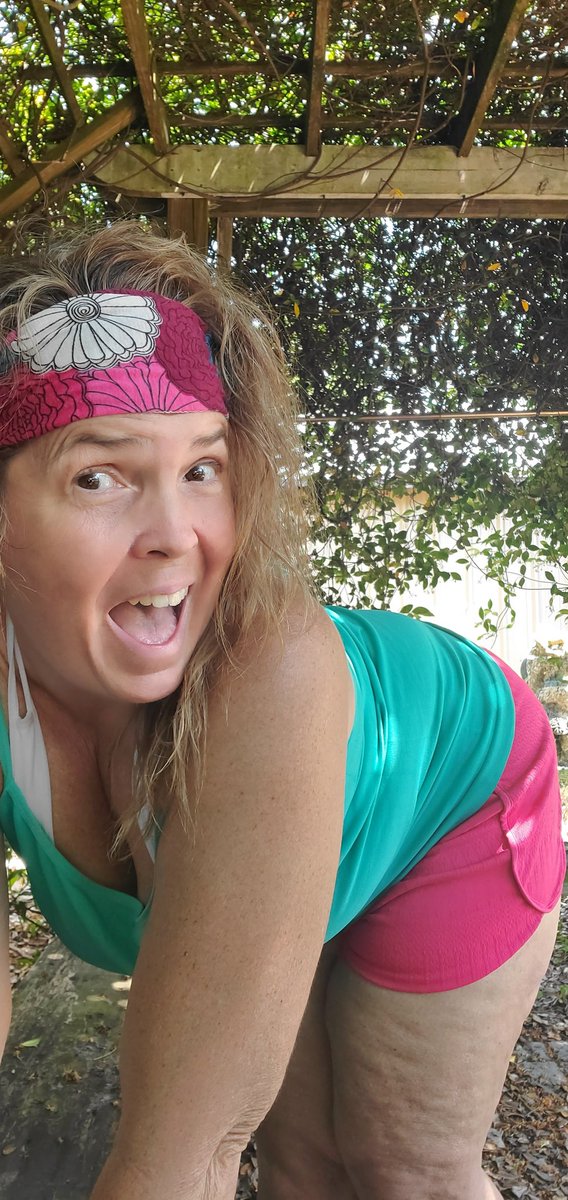 Mzkayc38's tweet photo. Well hello y'all... just feeling a lil goofy on this Thursday... how are you a feeling?  Let's see that goofy, crazy fun you are having on this amazing day 💜🐸🐢🦎💜#Goofy #Thursday #SummerVibes #FlowerPower #MalibuFocus #thebeginningoftimes #NotanotherlikeME https://t.co/GOHz2qCFGh