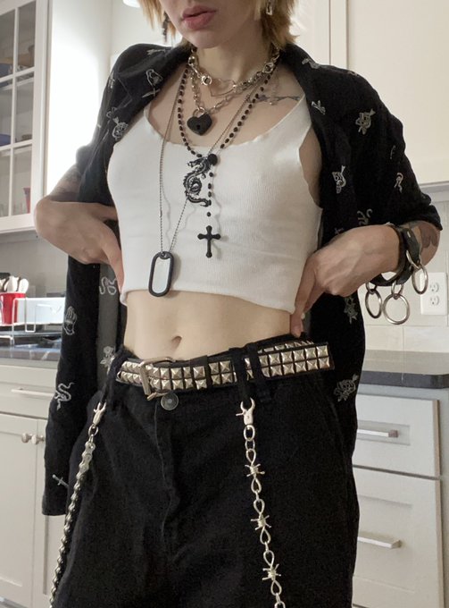 I&rsquo;m heavily fucking w today&rsquo;s look 🖤🔪⛓🦇🗡&spades;️ https://t.co/V7rvcGycmr<a href="/tag/ftmnsfw"class="tags"><span>#ftmnsfw</span></a>