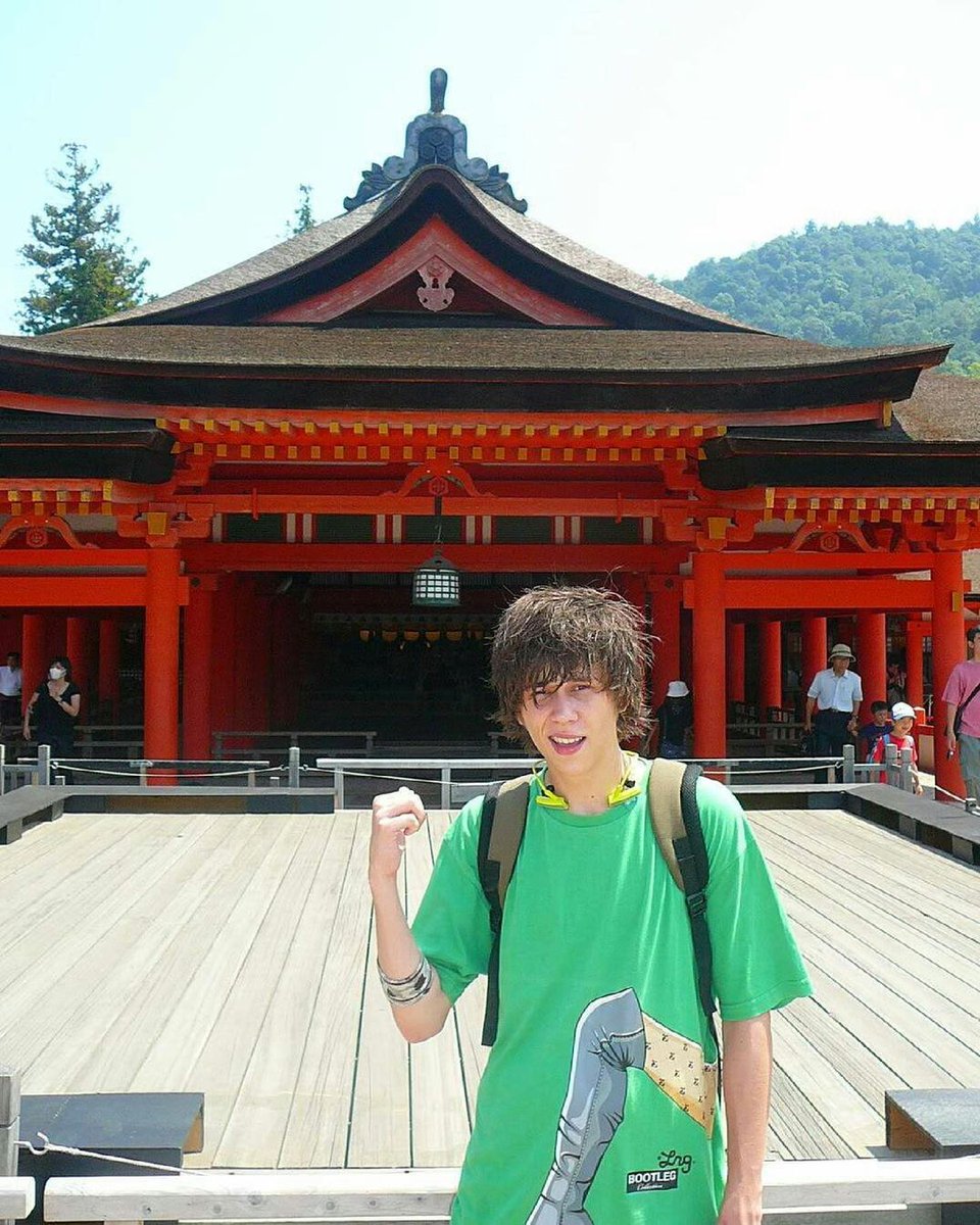 gali_gaIii's tweet photo. Que cuando elrubius regrese a Japón haga la recreación de todas sus fotos de 2009 https://t.co/5QBLGFF8lv