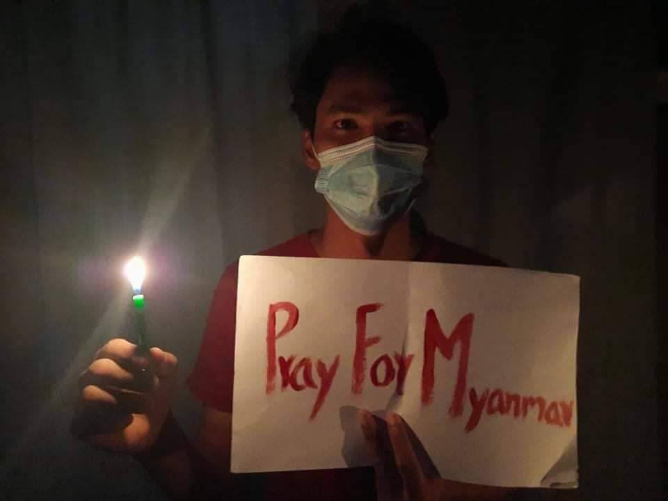 rachelsg4's tweet photo. In Yangon, Gen-Z held a night strike and prayed for Myanmar. #May27Coup #StopInternetRestrictions #WhatsHappeningInMyanmar https://t.co/7sdd4vr5Is