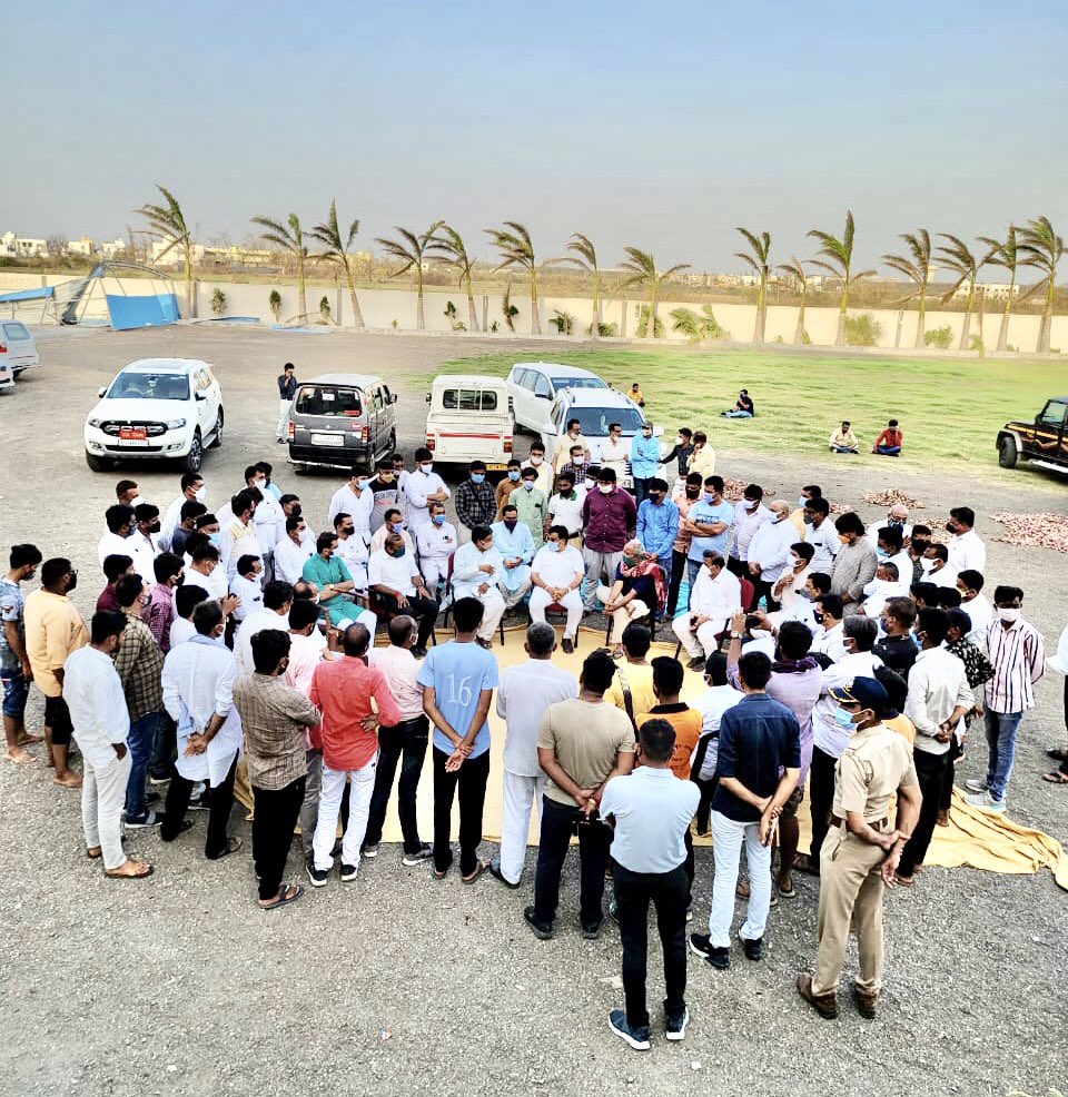 rohitkumarmali's tweet photo. ભાઉ તમે ક્યારે સુધારશો તમારા બધાના કારણે હાલ #ગુજરાત તકલીફ વેઠી રહ્યુ છે
હજુ કોરોના ગયો નથી તો તમે આ રીતે લોકોને એકઠા કરો છો
તમે લોકોને ખુસ જોવા માંગતા જ નથી એવું લાગે છે?એટલે વારંવાર નાના છોકરા જેવું કરો છો
પછી લોકોને તમે મેડીકલ સેવા પુરી નહી કરી શકો ખાલી કહેસોજ કે કઈ ખૂટયું નથી https://t.co/ZoZGBdDzRv
