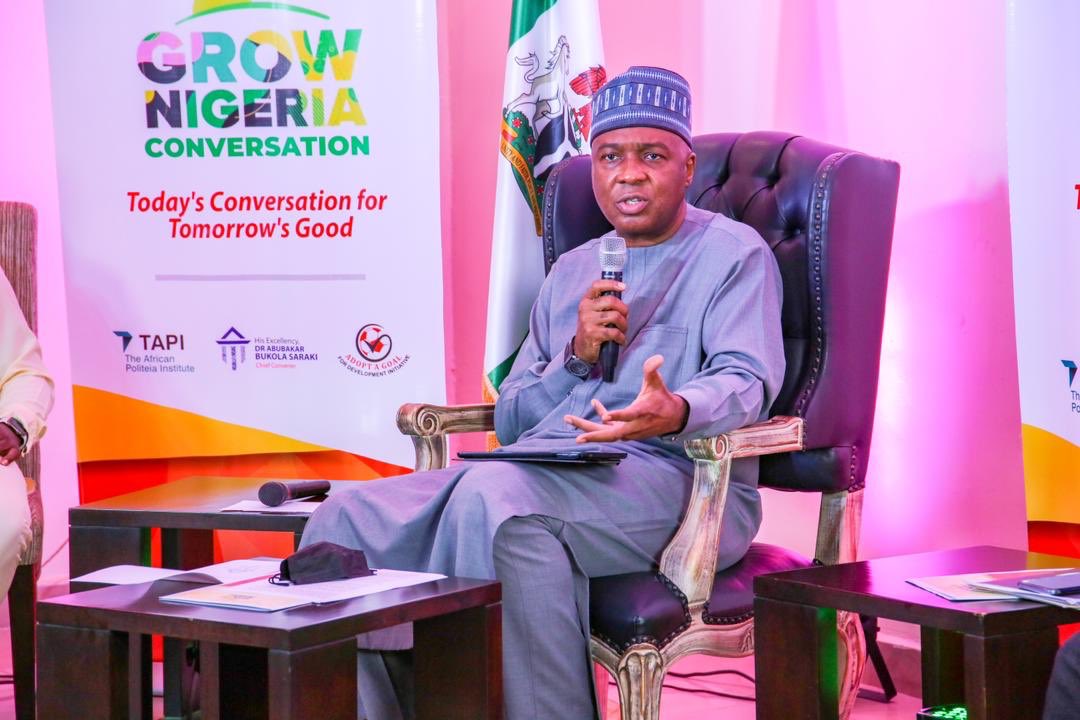 SandraXop's tweet image. While others are politicking @bukolasaraki gather young minds and leaders together through the platform #GrowNigeriaConversation to discuss issues surrounding #marketfires that often affects economy and the possible solution. Kudos