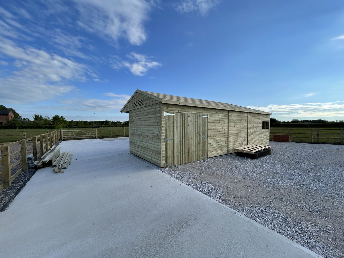 PSBray's tweet photo. Less than 3 weeks start to finish and #projectpotato is pretty much complete π€©. Almost 10 years to the day that we moved in, amazing to watch @tracey_bray lifetime dream come to life. Moving in day this weekend π₯³π₯³π₯³ π΄ π΄
Now her biggest challenge #GetPaulOnAHorse π§π§π§ https://t.co/3I6JUbwRcK