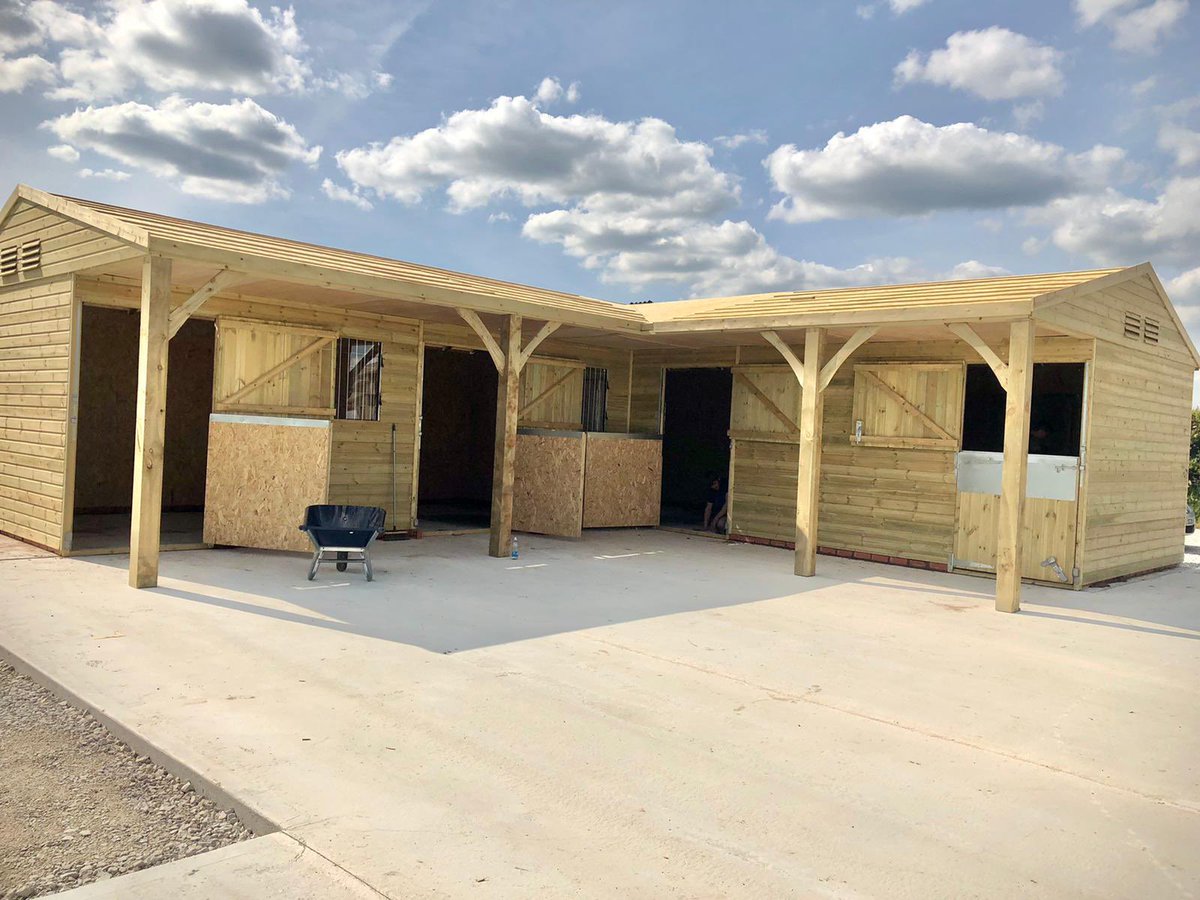 PSBray's tweet photo. Less than 3 weeks start to finish and #projectpotato is pretty much complete π€©. Almost 10 years to the day that we moved in, amazing to watch @tracey_bray lifetime dream come to life. Moving in day this weekend π₯³π₯³π₯³ π΄ π΄
Now her biggest challenge #GetPaulOnAHorse π§π§π§ https://t.co/3I6JUbwRcK