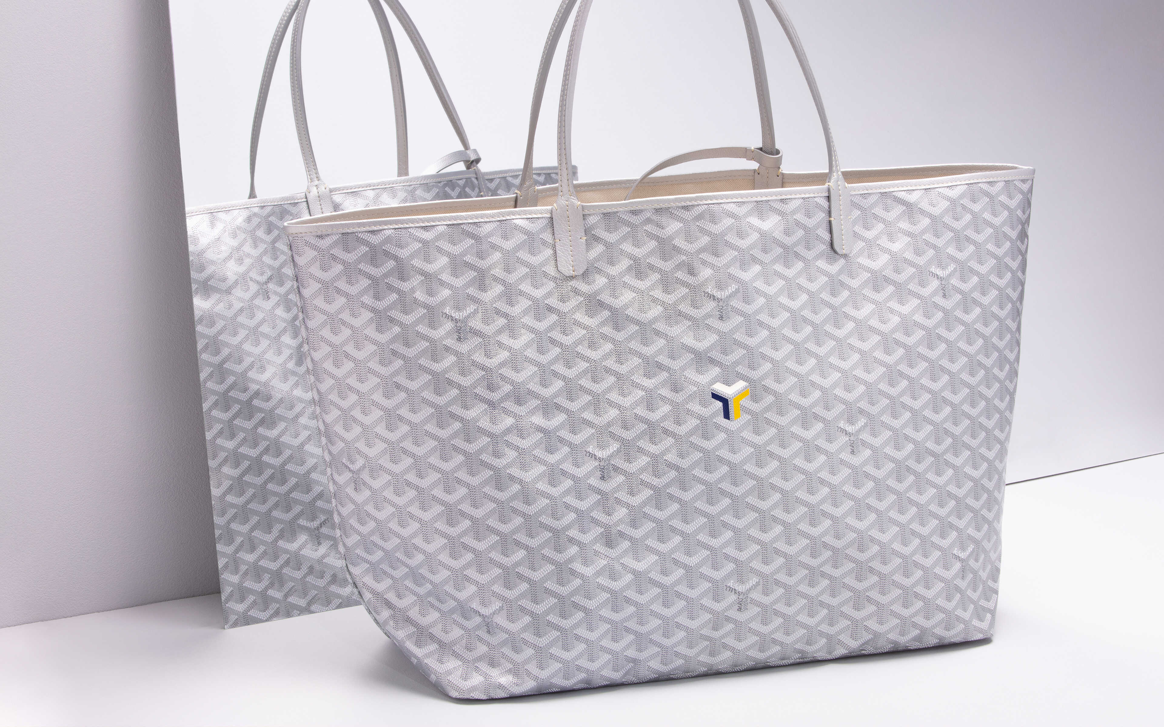 X 上的 GoyardOfficial：「THE GOYARD PRECIOUS METAL SPECIAL EDITION PRECIOUS  METAL #3: GOYARD SILVER #goyard #sogoyard #timelessstyle  #timelesscraftsmanship #treasuredgoyardine #goyardinebounty #totetemptation  #classicswithatwist #goyard