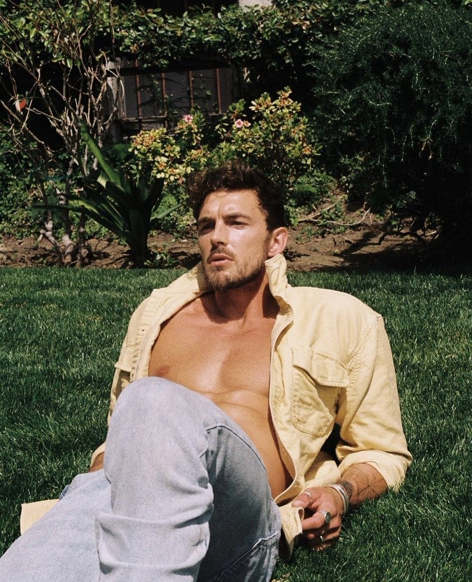 CollapseUponUs's tweet image. Missed you, Red.

@TheRedIsACrown