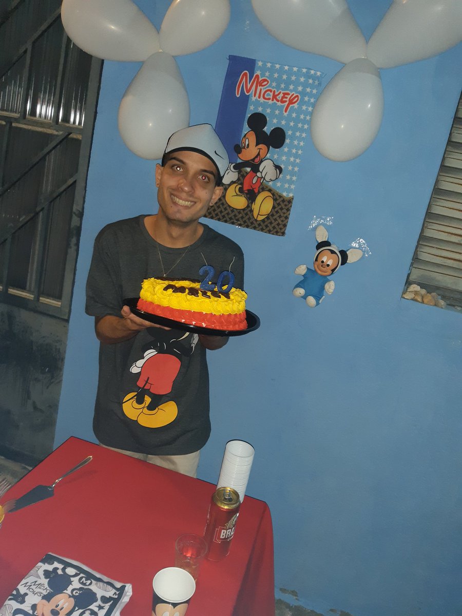FarleyFerreir1's tweet photo. Me deem biscoito no meu tbt mais recente. Meus 20 anos !! #Meus20 #TBT ❤ https://t.co/lqcIxUr8kU
