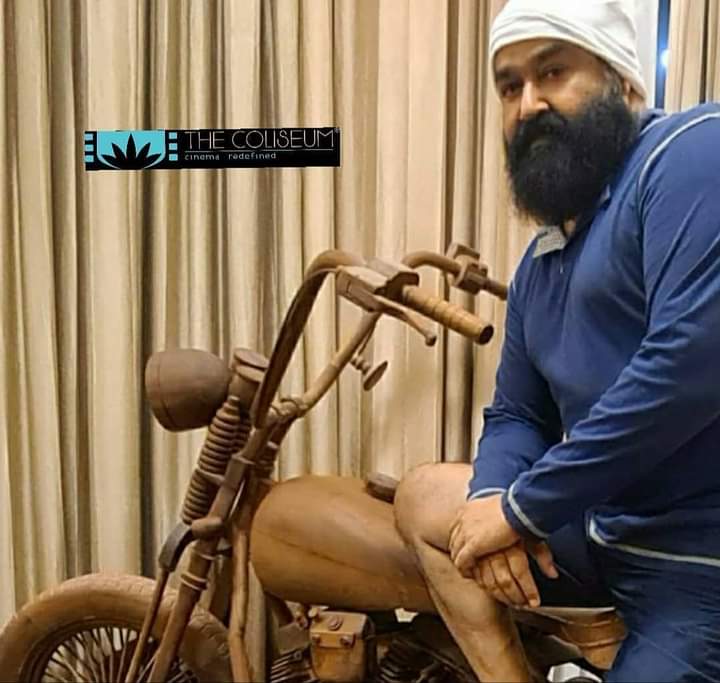 Ananthu28552724's tweet photo. The BOSS our #Lalettan
@Mohanlal #Mohanlal #TheOnlyEmperor https://t.co/vITtcya4lQ