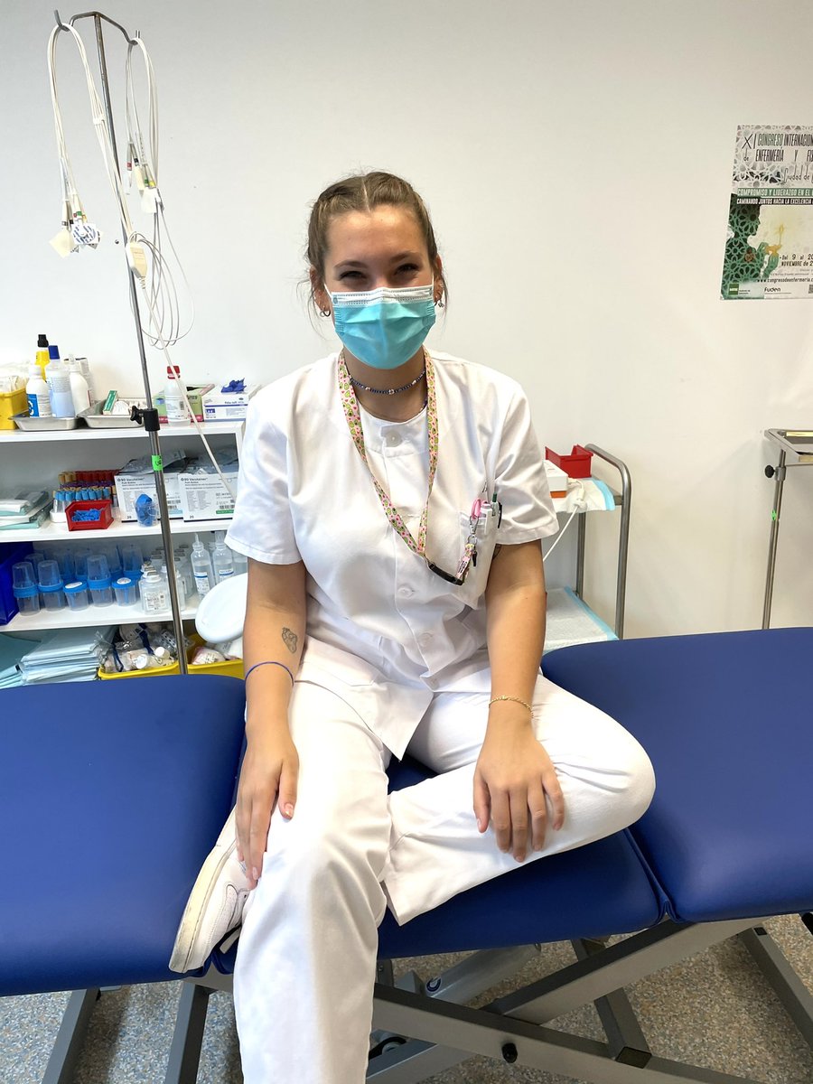 Beelmo24's tweet photo. No os imagináis lo feliz que soy 👩🏼‍⚕️💉✨ https://t.co/eLMKUQOVlw