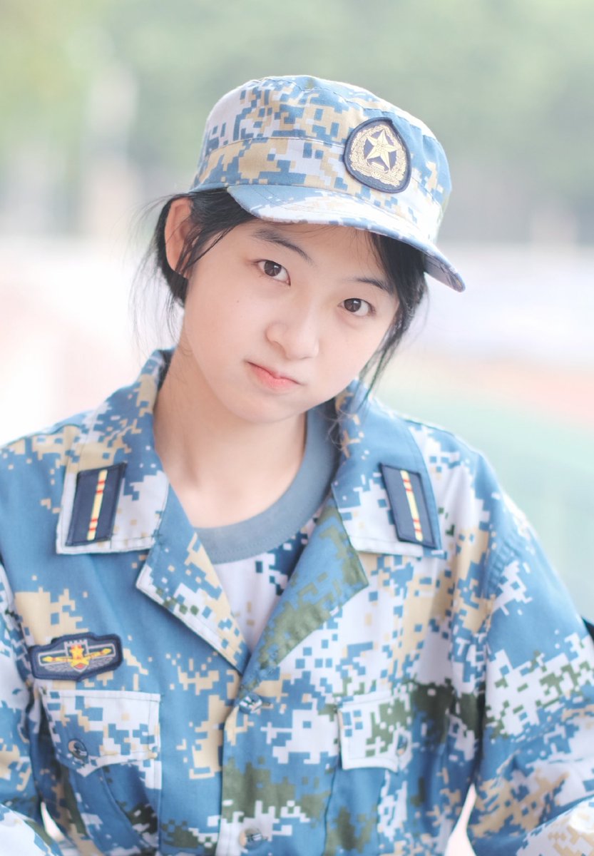 JungeumH's tweet photo. 是一辈子一次的军训照啦 https://t.co/OXHJSjP8f9