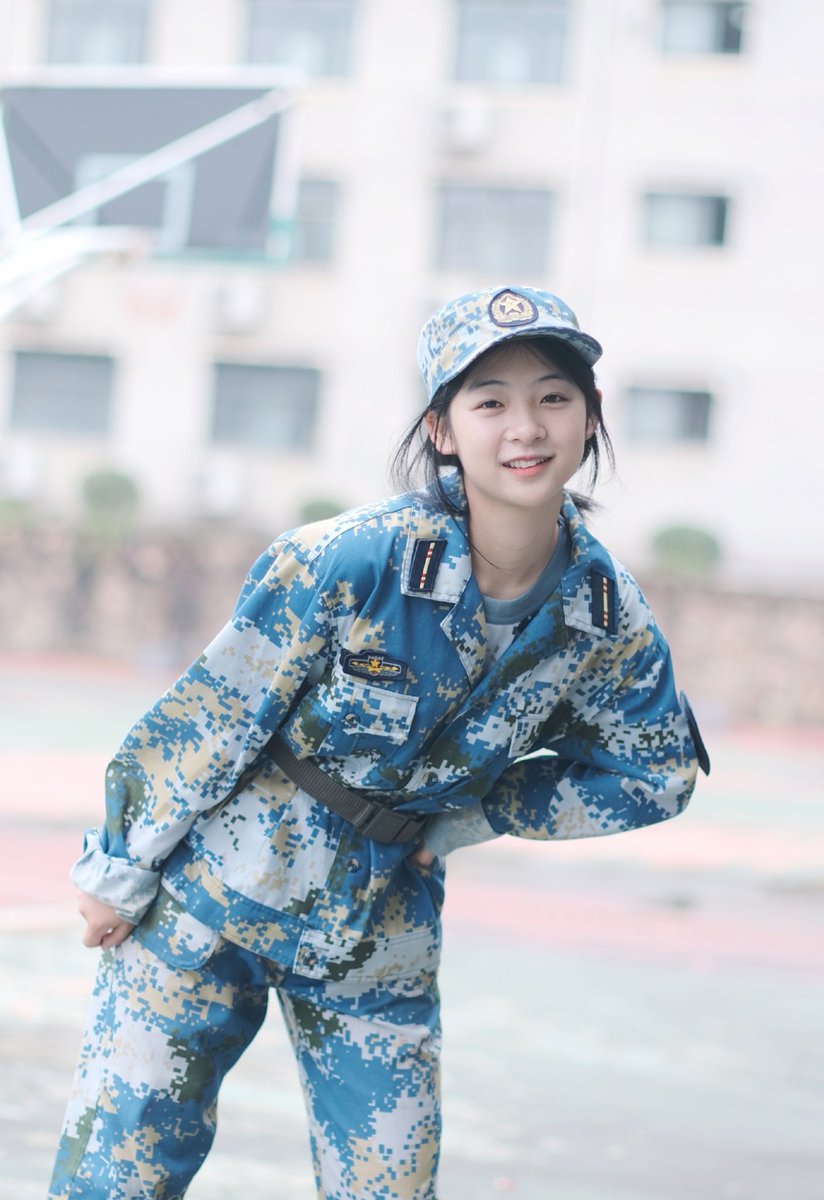 JungeumH's tweet photo. 是一辈子一次的军训照啦 https://t.co/OXHJSjP8f9