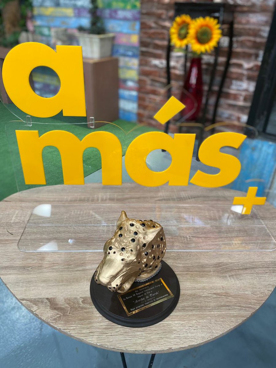 ¡Felicidades 🥳! <a href="/ArribaLaTardeTV/">Arriba la tarde</a> fue galardonado con el Premio Jaguar de Oro, en la categoría al Mejor Programa de Entretenimiento Vespertino ¡enhorabuena 👏🏻! bit.ly/ArribaLaTarde_