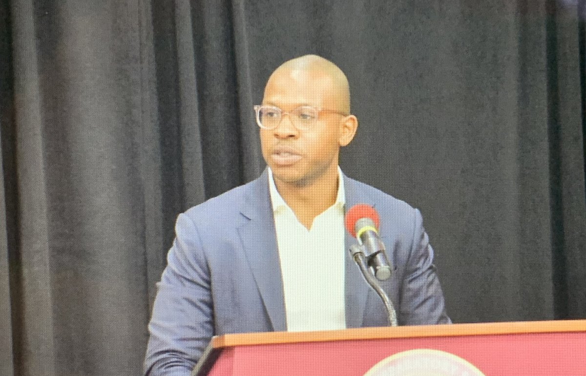 's tweet image. Alumni Award Speaker Chika-Dike O. Nwokike ’11, a @NewRochelleNY native &amp;amp; now an MBA candidate @HarvardHBS &amp;amp; a @Harvard grad, returns after a decade to address the #ClassOf2021.  He spoke of the benefit of an #IonaPrep education, particularly the faculty, even today in his life.
