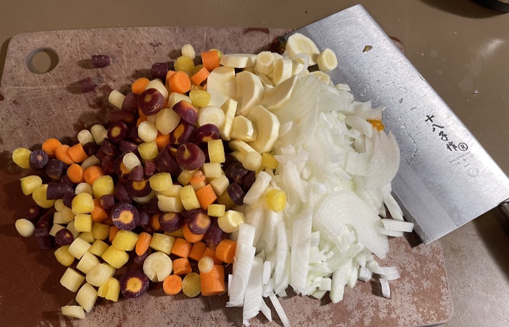 DrKWassel's tweet photo. It’s 90 degrees and I’m over here making stew. #PACooks #ComfortFood #PATriesToRememberToEat https://t.co/aA32qeH8HO