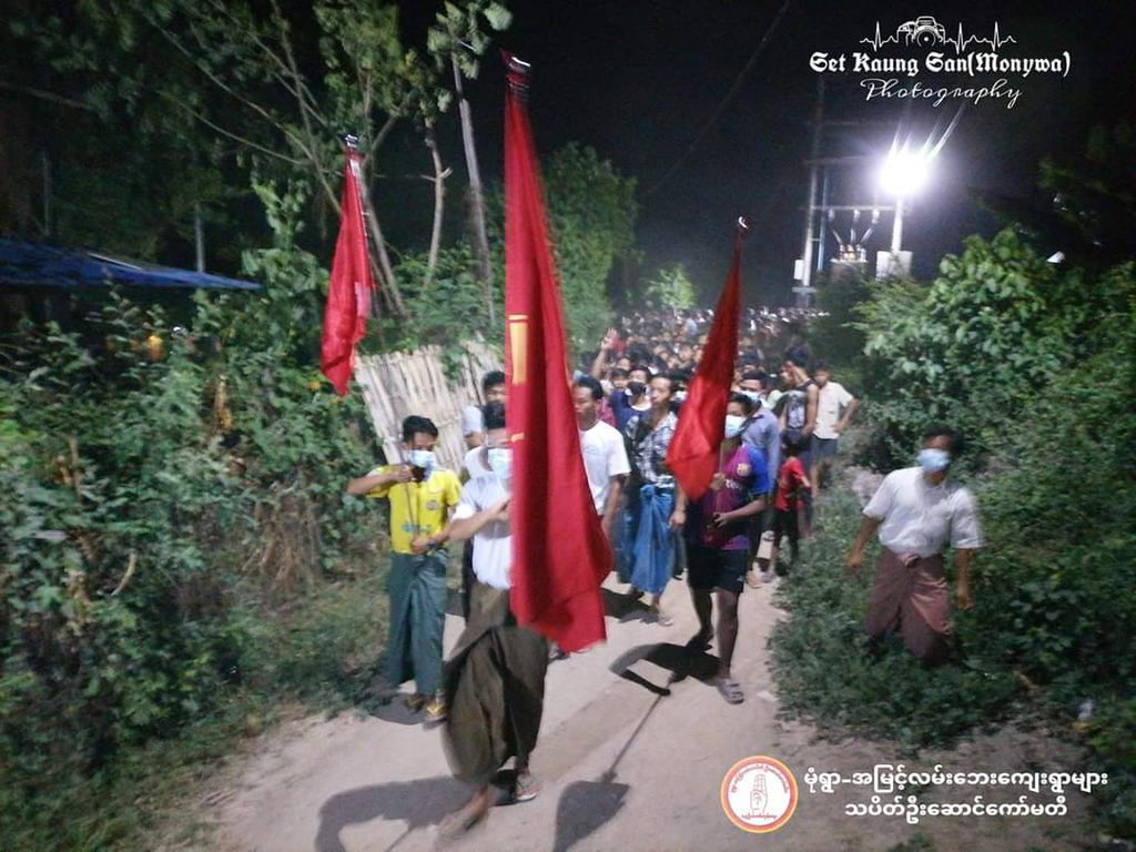 #Monywa, and other countrysides staged a night strike of the genocidal military. Civilians throughout the country demonstrate 3 times a day, every day, in defiance of the coup.
#May27Coup
#StopInternetRestrictions
#WhatsHappeningInMyanmar