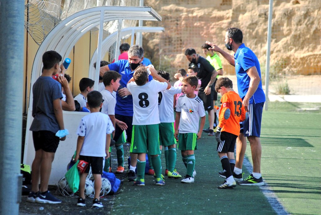 📸 Seguimos con los partidos de intersemanales. En esta ocasión el Prebenjamín A de la Escuela de Córdoba cayó derrotado en el partido de vuelta de la Copa

Pero lo importante es que disfrutaron, se divirtieron y aprendieron😃

#ValoresAFE