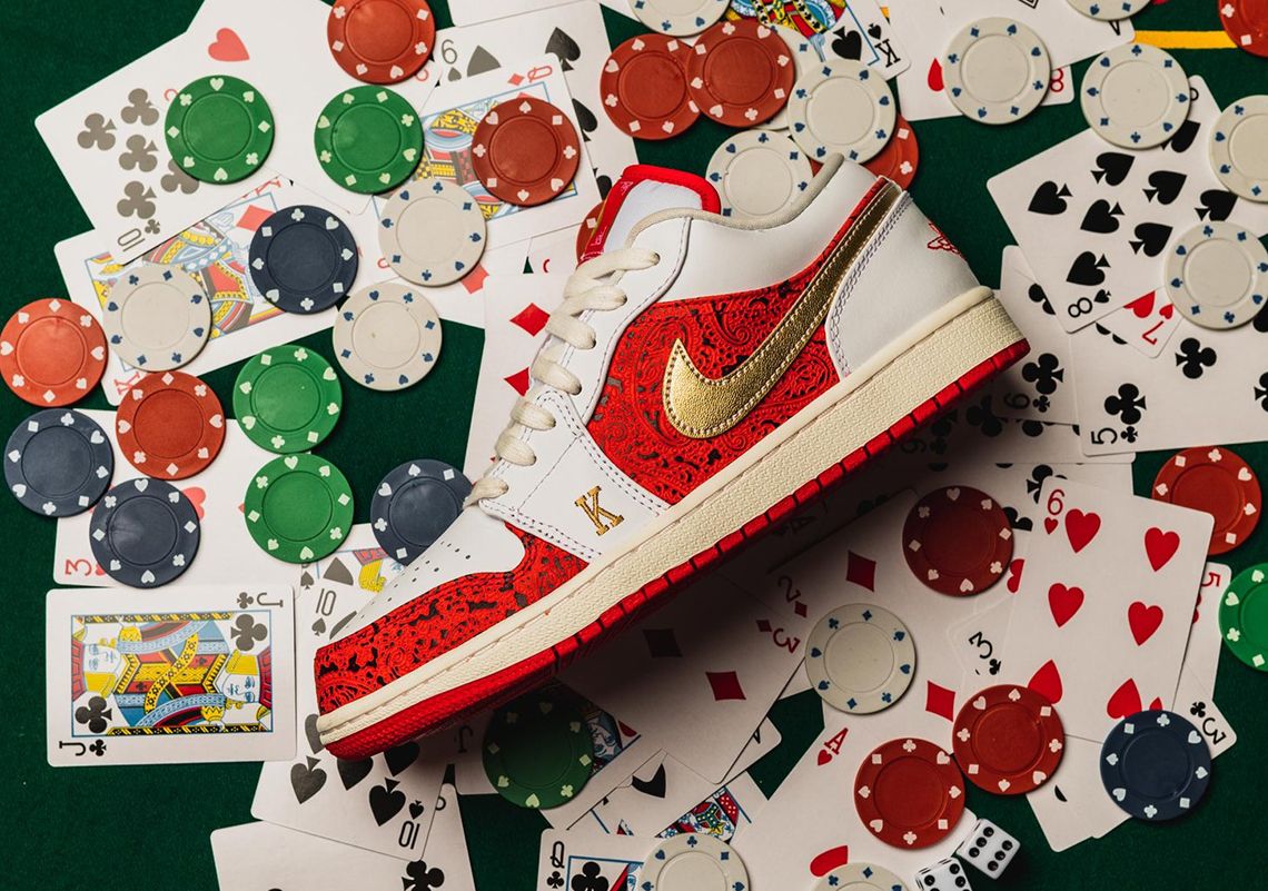 adidassteps's tweet photo. Feeling lucky? The Air Jordan 1 Low "Spades" releases tomorrow ♠️
https://t.co/Z3U8U5b4Qo https://t.co/MaOXCtK6aq