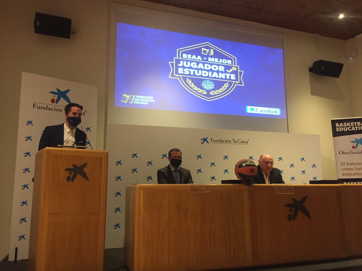 twmsant's tweet photo. Hoy @JuanAntonioP_, director de Instituciones de @caixabank participa en la entrega de los premios de la Copa Colegial que distingue a los mejores jugadores y jugadoras estudiantes de 2020 y 2021. Felicidades! 🏀🏀🏀 #CreemosEnElBaloncesto https://t.co/cAHatI3Xkd